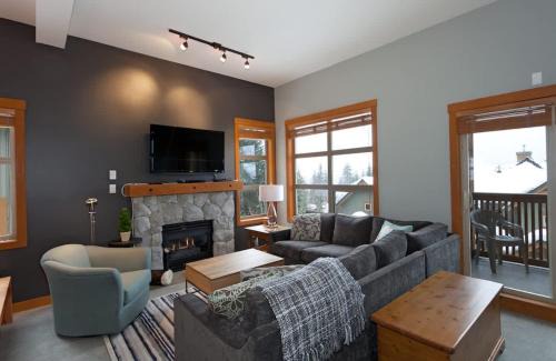 Beautifully Renovated, Fantastic Views Ski in out 3 Beds - Mountain Star