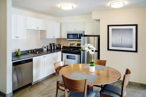 Pomeroy Inn Suites Vermilion 